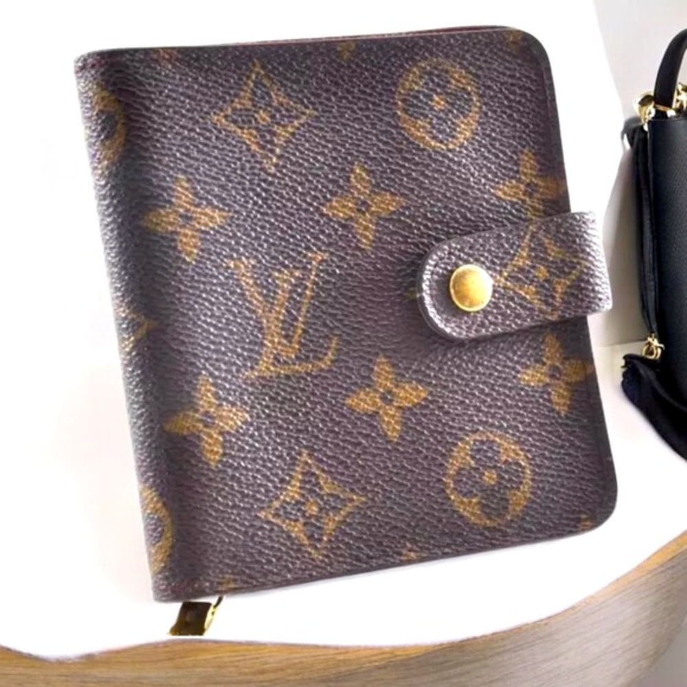 Louis Vuitton LV Monogram Bi-Fold Wallet Leather PVC Brown Used Auth 8B12330
